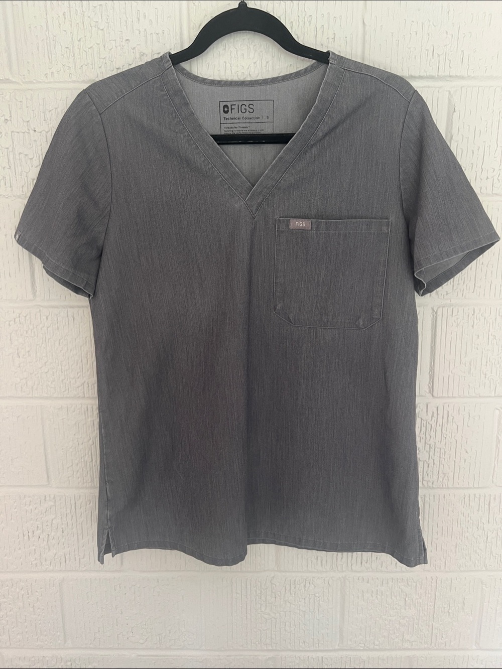 Figs Women’s Catarina FW1000 Denim Gray (retired) V-Neck Scrub Top Small